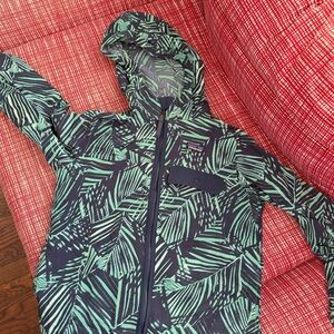 Patagonia Kids' medium hooded Baggies jacket- Navy with Mint Leaf Print